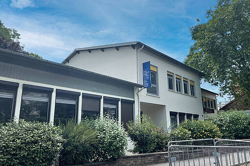 Façade de la maison de quartier Bernard de Jussieu