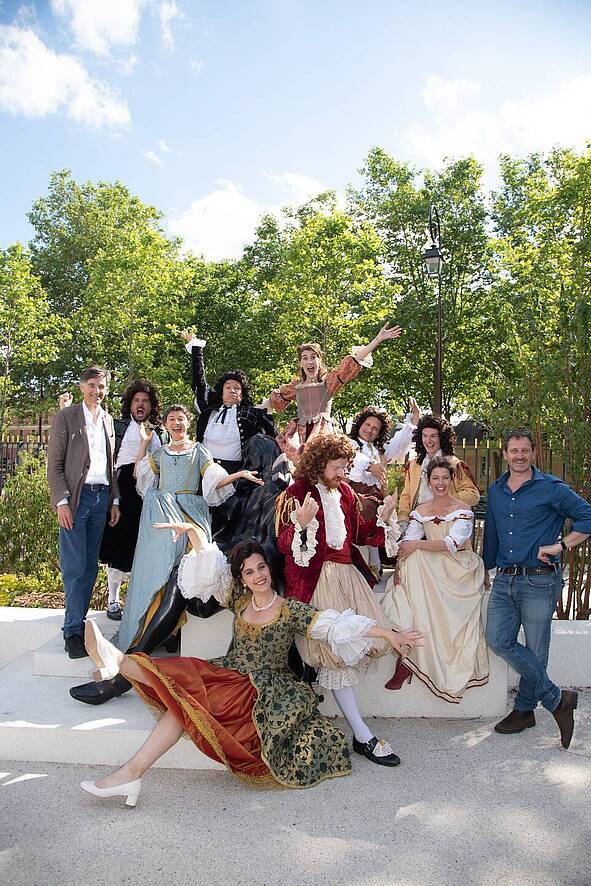 La statue de Molière et les directeurs des compagnies théâtra