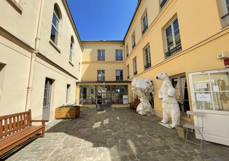 Vue de la cour de la maison de quartier Notre-Dame