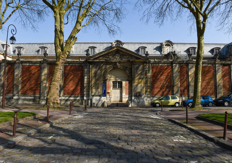 Grande écurie côté avenue de Paris