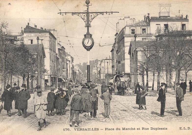 horloge place du marché Notre-Dame