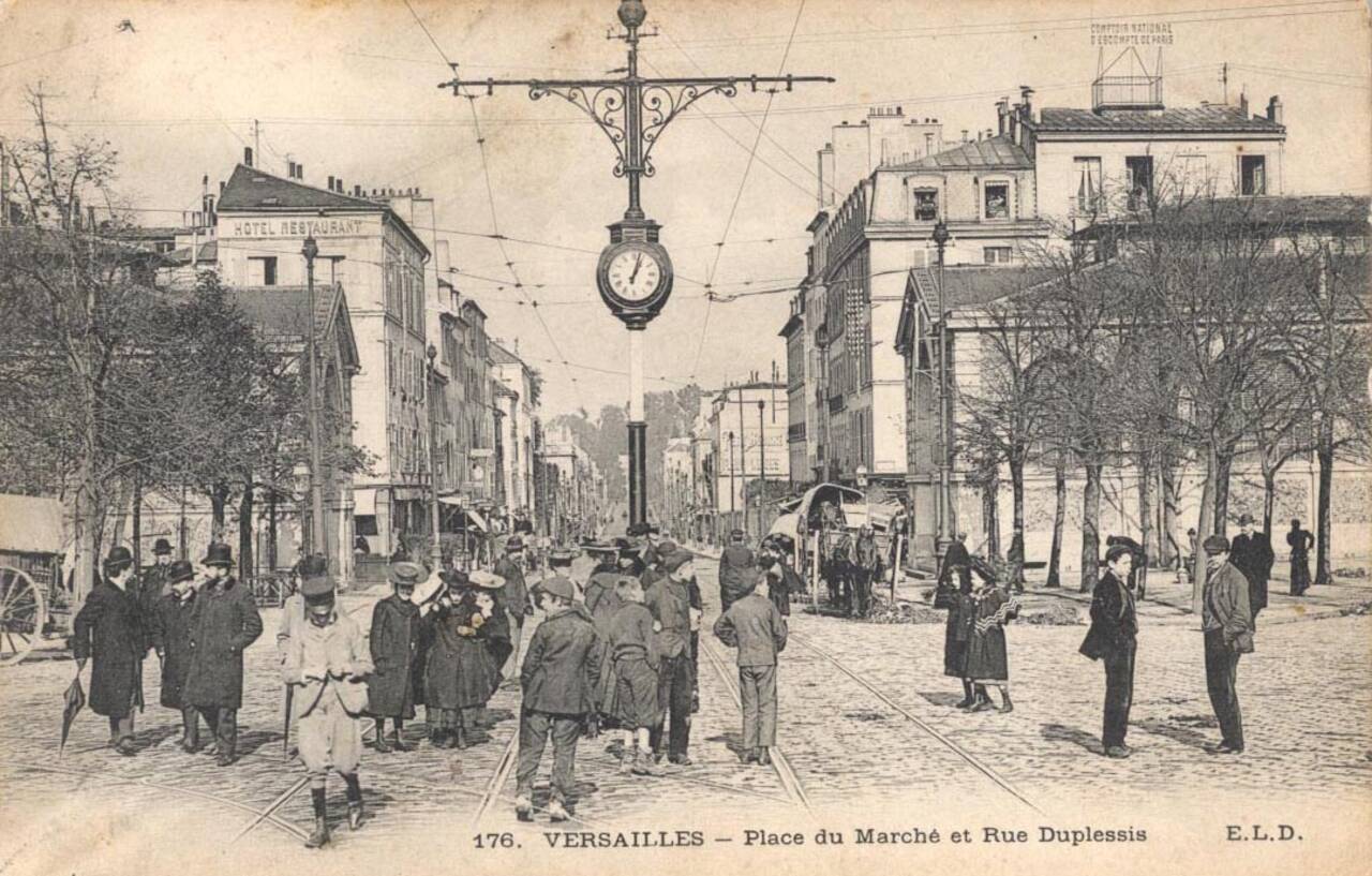 horloge place du marché Notre-Dame