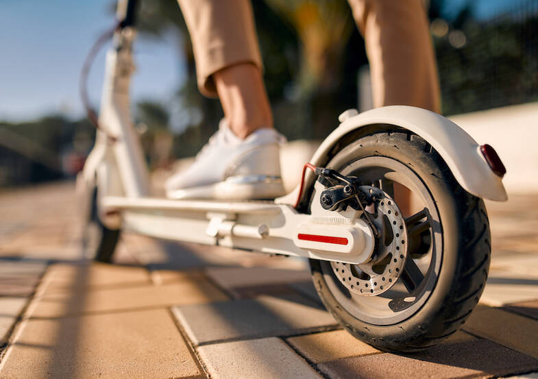 Trottinettes électriques : nos conseils pour circuler en toute