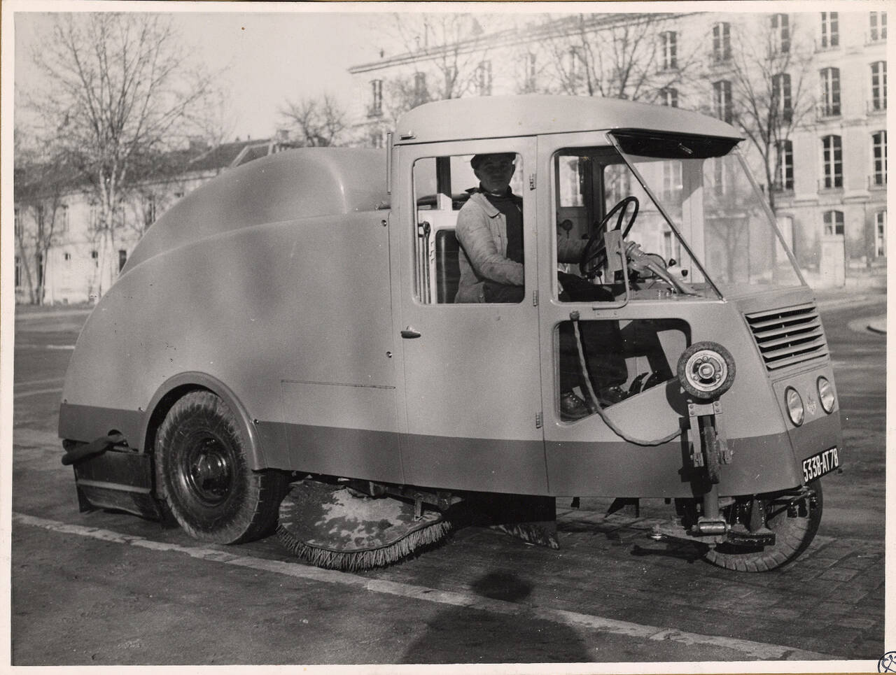 balayeuse-ramasseuse automobile 1957